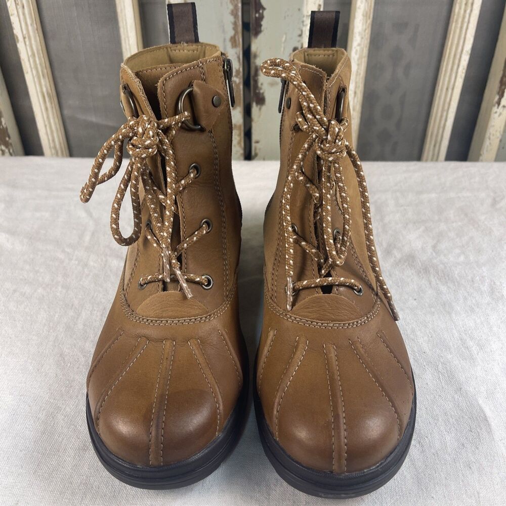 UGG Hapsburg Duck Boots - Chestnut Womens Waterproof Lace-up Ankle Bootie size 9